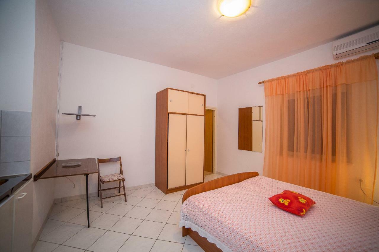Apartmani Ina Povlja  Εξωτερικό φωτογραφία