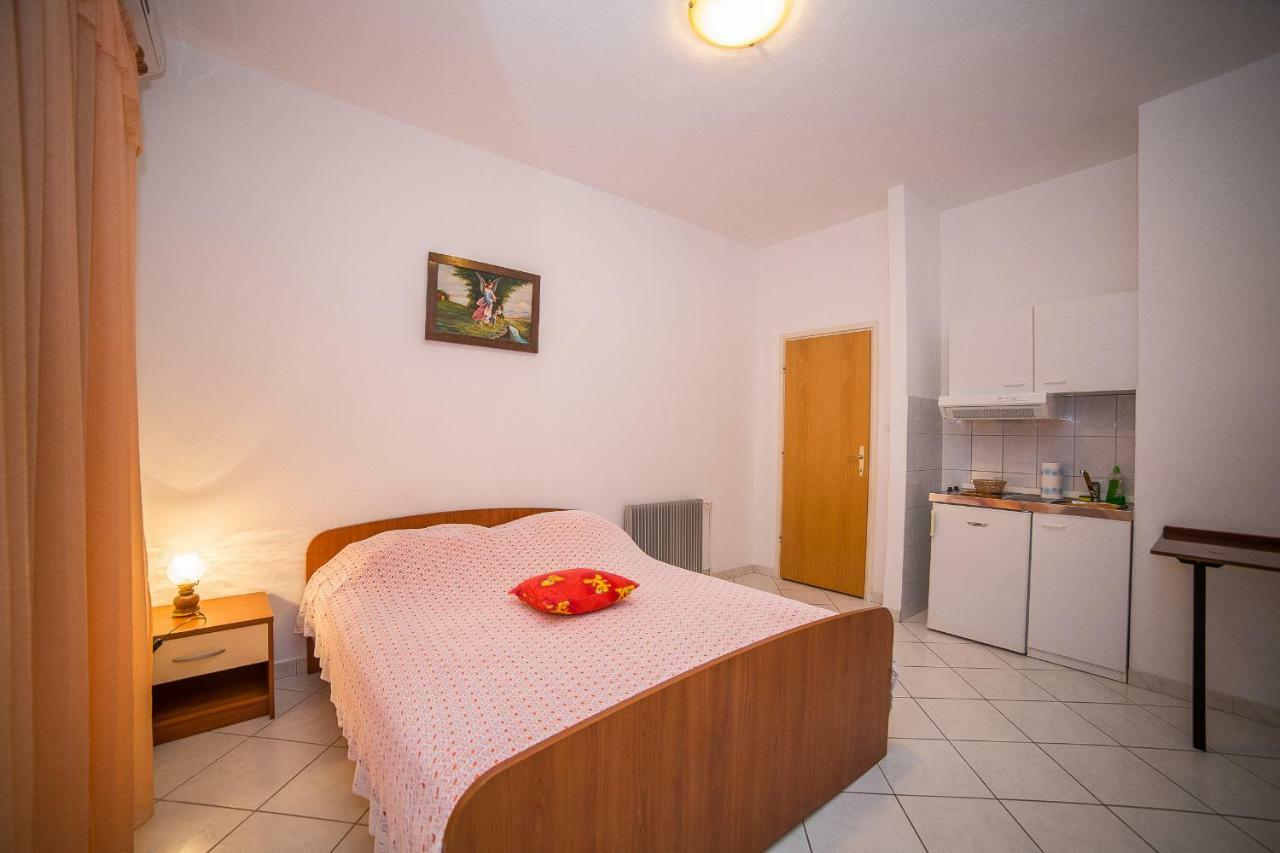 Apartmani Ina Povlja  Εξωτερικό φωτογραφία